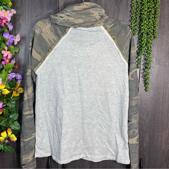 ~💙2/$40💙12pm by Mon Ami Distressed Cowl Neck Camo Printed Sweater Size Small - Picture 13 of 16